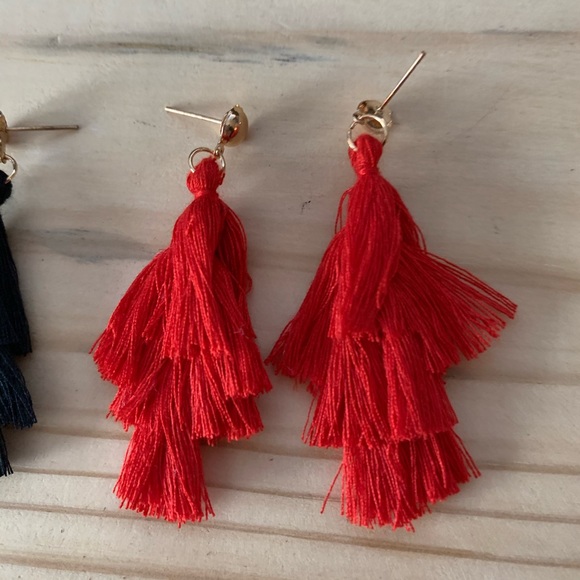 Lot of 2 tassel earnings! - Picture 3 of 4